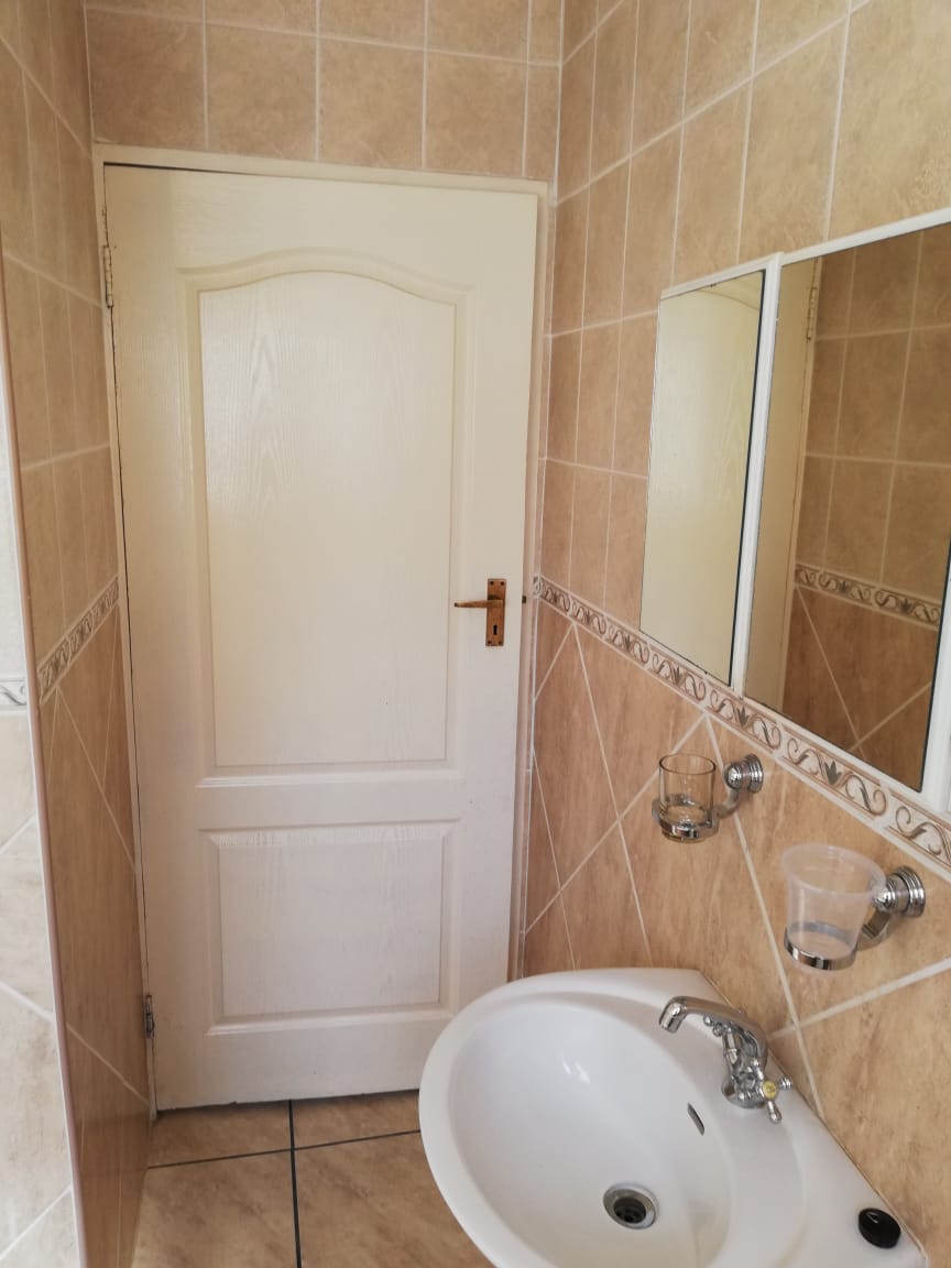 To Let 2 Bedroom Property for Rent in Meiringspark North West